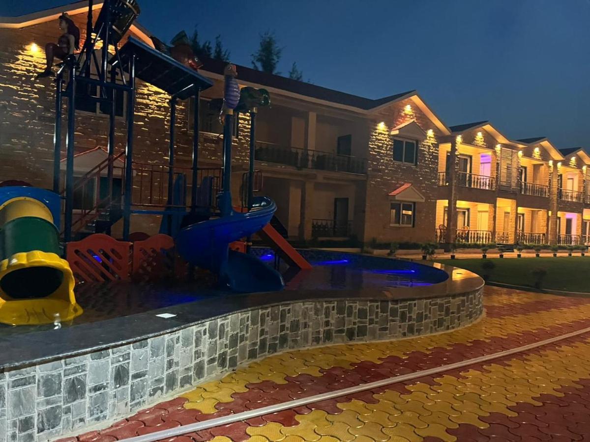 Swarnabhoomi Beach Resort Мандармані Екстер'єр фото